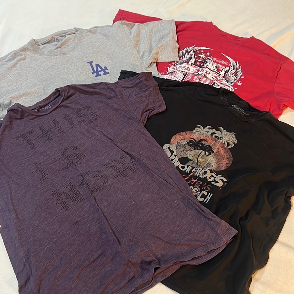 4-pack of men’s Size XL short sleeve T-shirts
